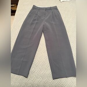 Aritzia Gray Ankle Cropped Pants